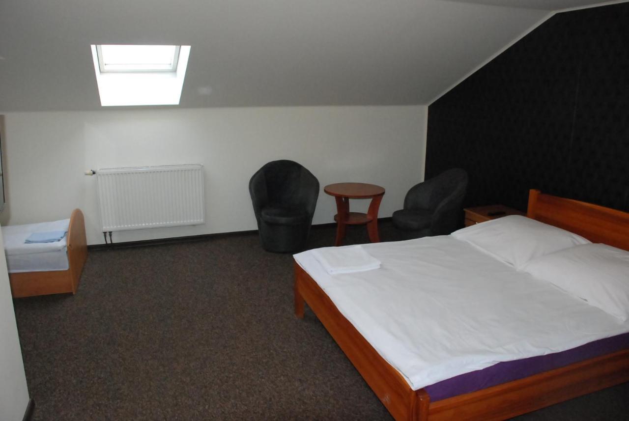 Hotelik Manhatan Radzyn Podlaski Kültér fotó